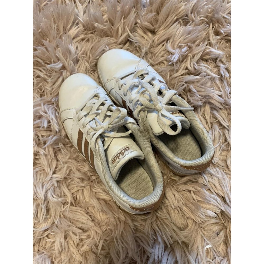 Kids White/Gold Adidas 5Y